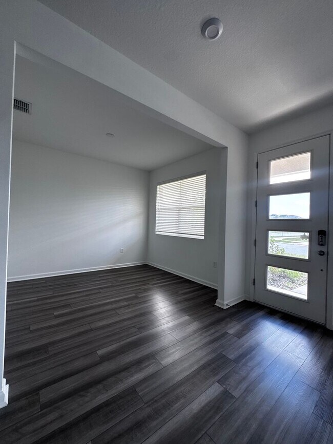 Building Photo - Spacios 4 Bedroom Home for Rent in Orlando - Available NOW!