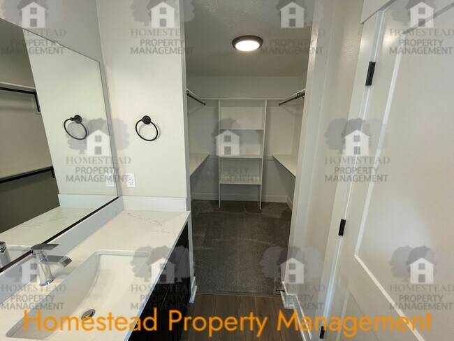 Building Photo - 644