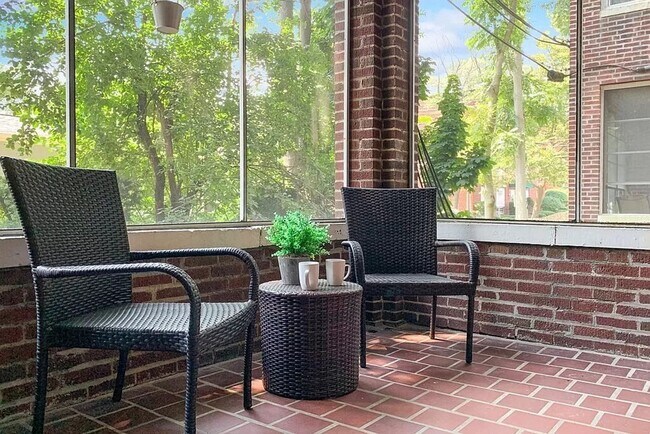 Building Photo - WOW!!! NO FEE AND VERY NICE 2 BED AVAILABLE 9/1