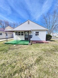 Building Photo - Updated 3 Bedroom Ranch style home