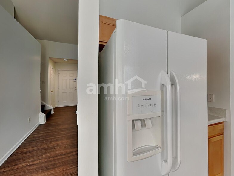 Building Photo - 7225 Hidden Creek Dr