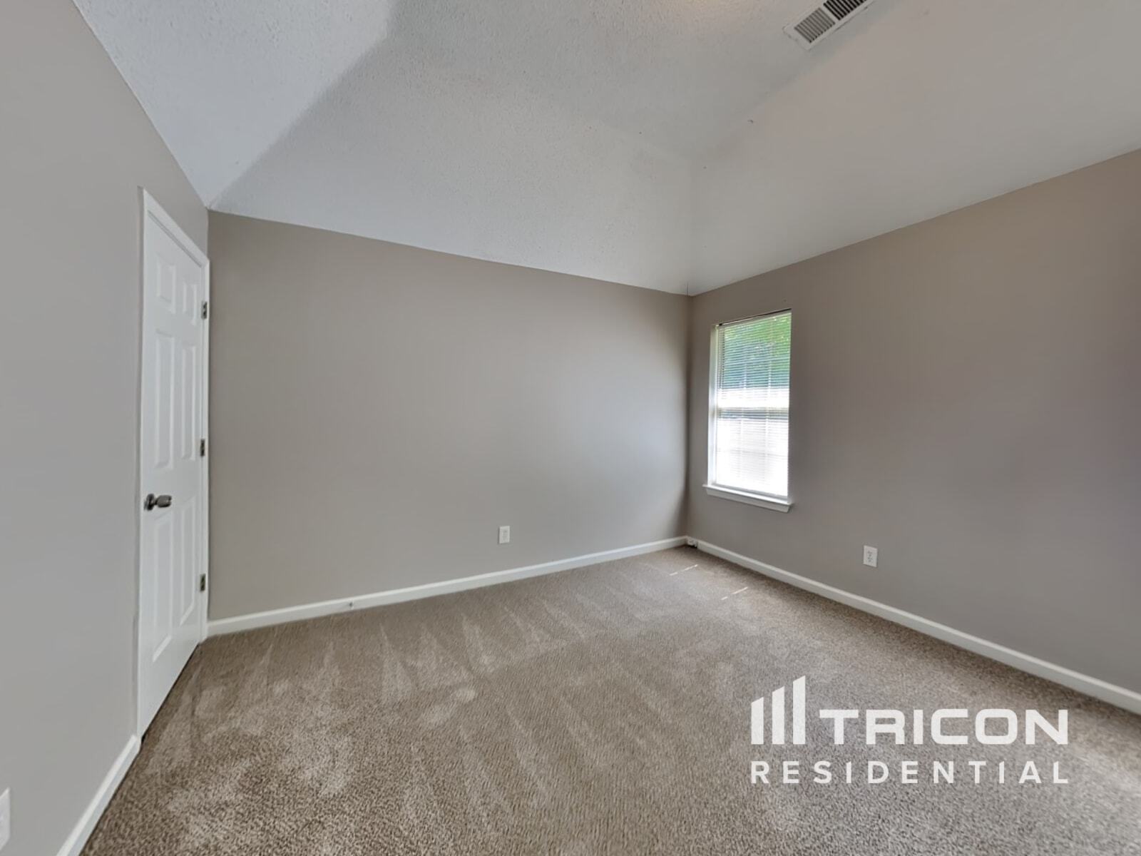 Building Photo - 3885 Riverview Bend