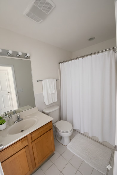 Building Photo - 381 S 6th St