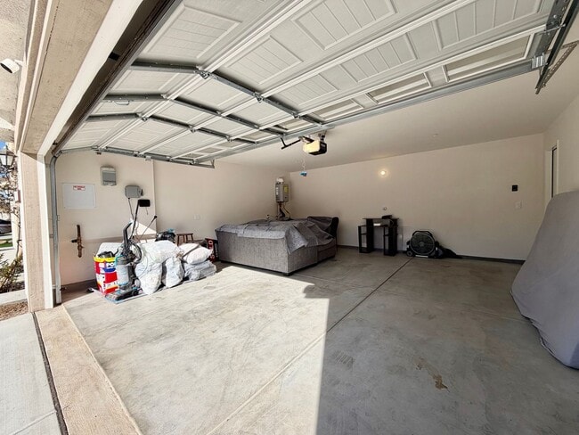 Building Photo - Stylish 4-Bedroom Solar Home Near Community Park