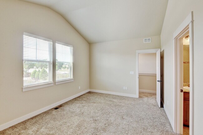 Building Photo - 2107 Sandbur Dr