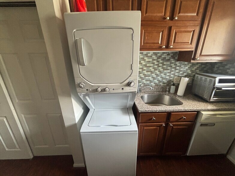 Building Photo - 219 W 12 Mile Rd