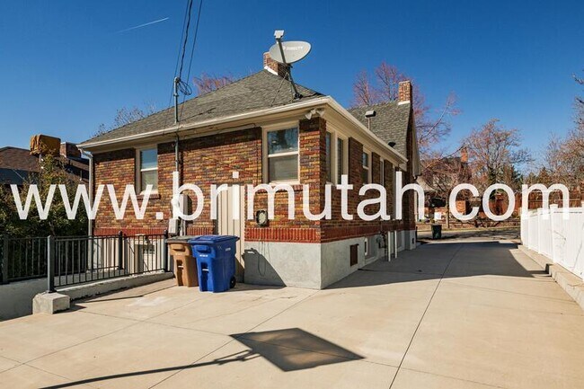 Building Photo - 1572 E Kensington Ave