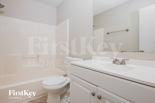 Building Photo - 2561 Realm St