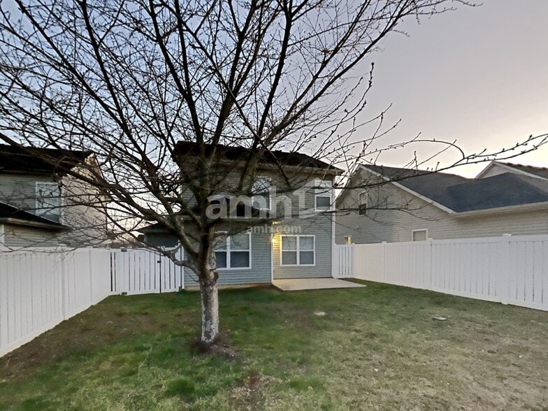 Building Photo - 1504 Beaconcrest Cir