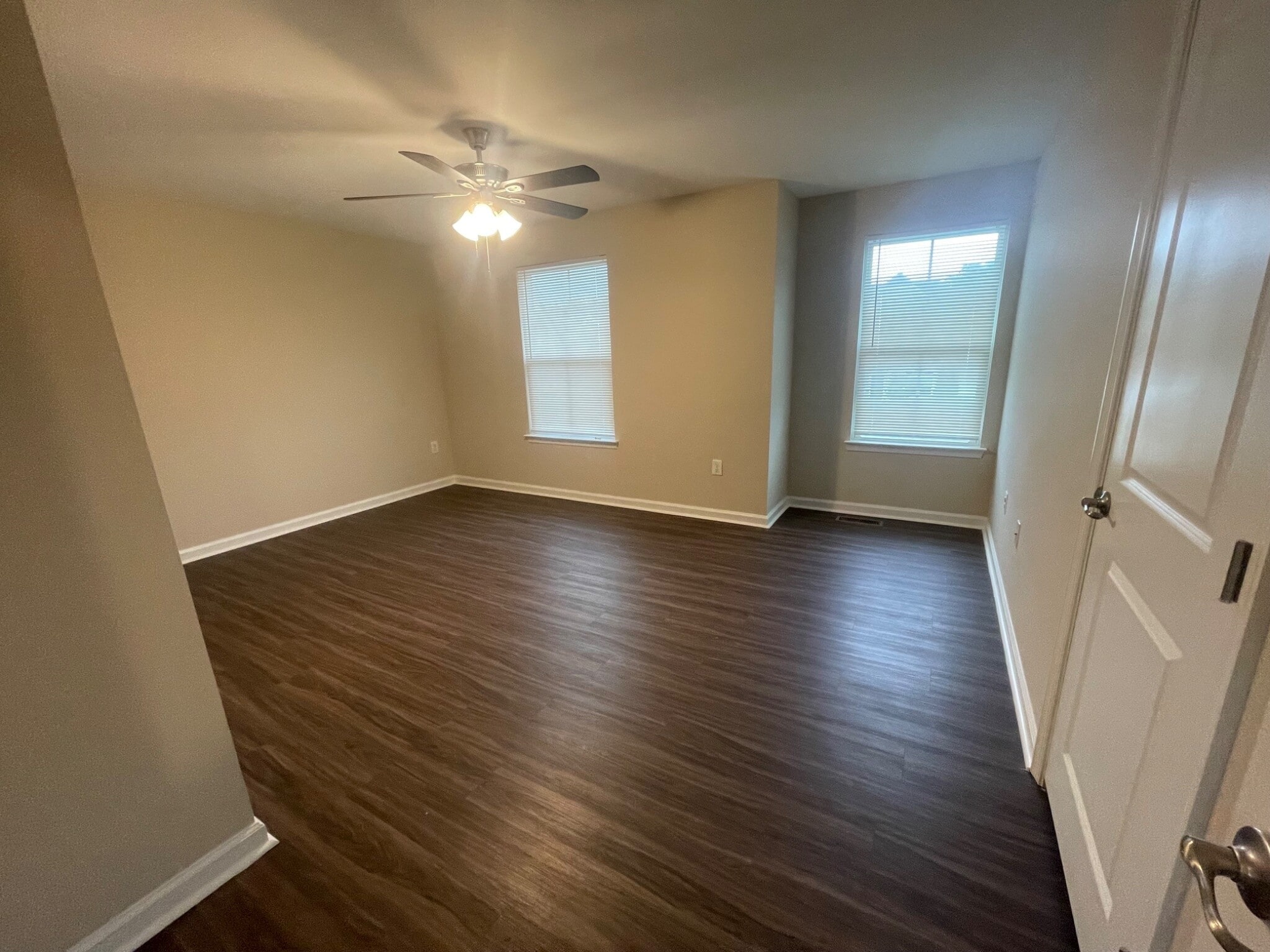 Building Photo - 2410 Walthall Ct