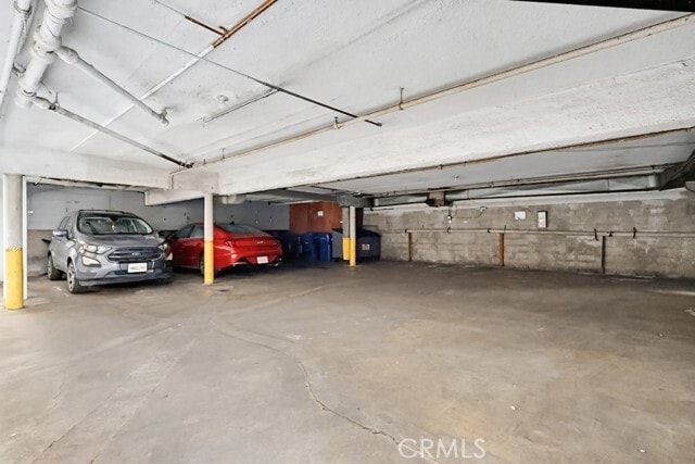 Building Photo - 930 N Stanley Ave