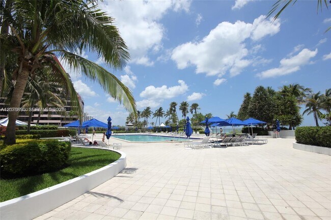 Building Photo - 5151 Collins Ave