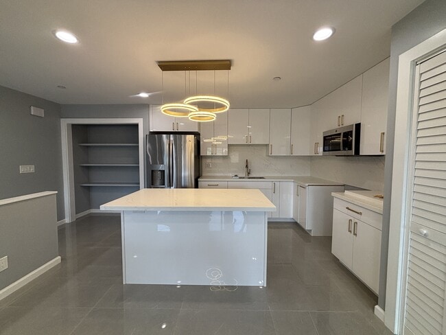 Building Photo - 4030 Hoku Ave
