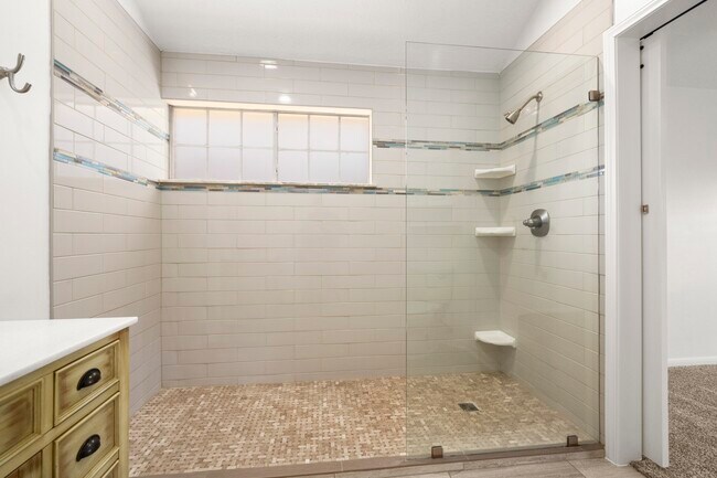 Building Photo - 16014 Lakestone Dr