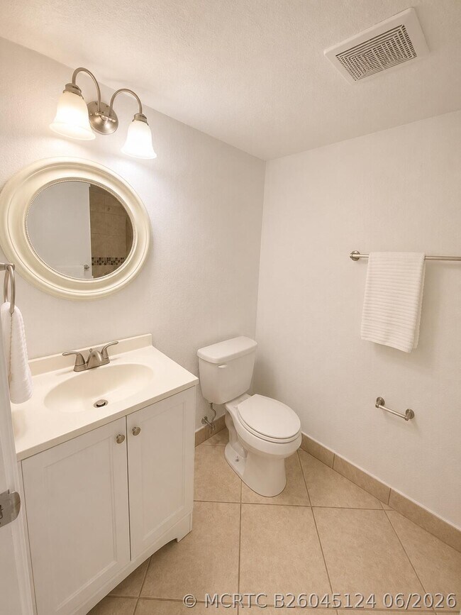 Building Photo - 5728-5728 Blueberry Ct