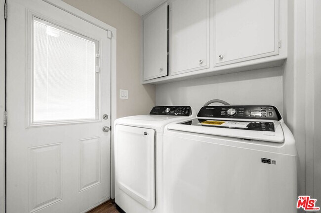 Building Photo - 14034 Valerio St