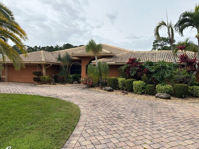 Primary Photo - Tranquil Lakefront Living in the Heart of ...