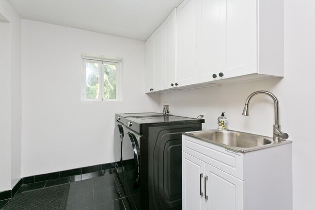 Building Photo - 3125 Huelani Pl