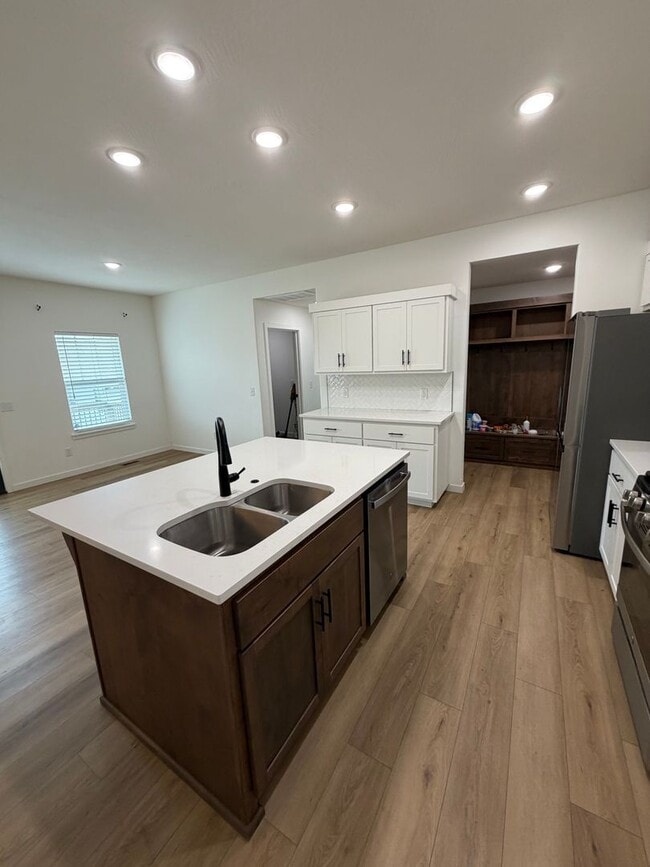 Building Photo - REMODELED 5 Bedroom | 3 Bathroom | 3 Car Garage HOME -- 3,554 sqft | BASEMENT! | NIXA SCHOOLS | F...