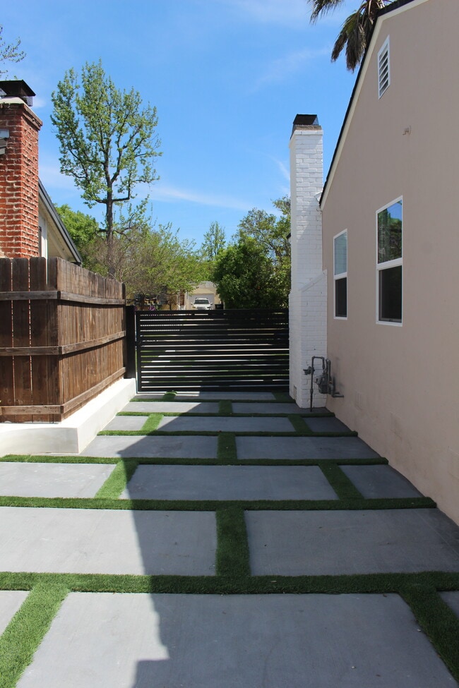 Building Photo - 229 Jesse Ave