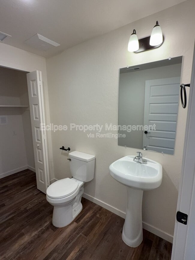 Building Photo - 250 Sasha St