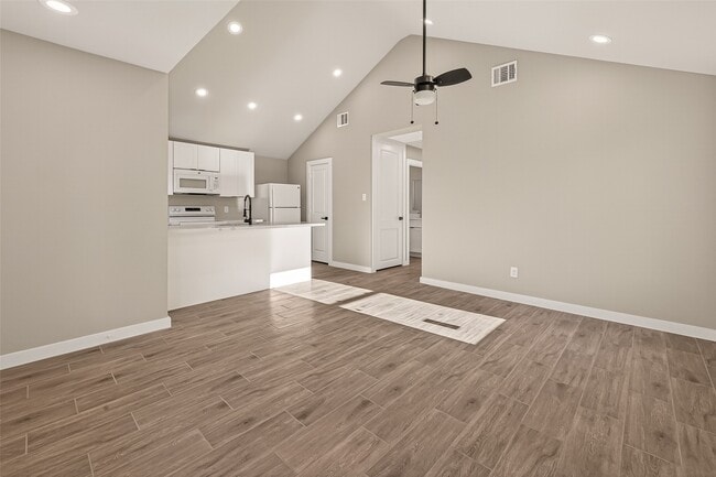 Building Photo - 8902 Alejo Dr