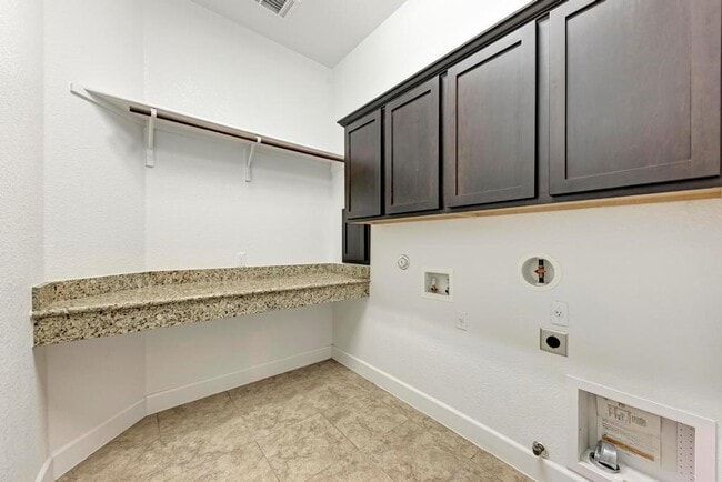 Building Photo - 321 Navigator Dr