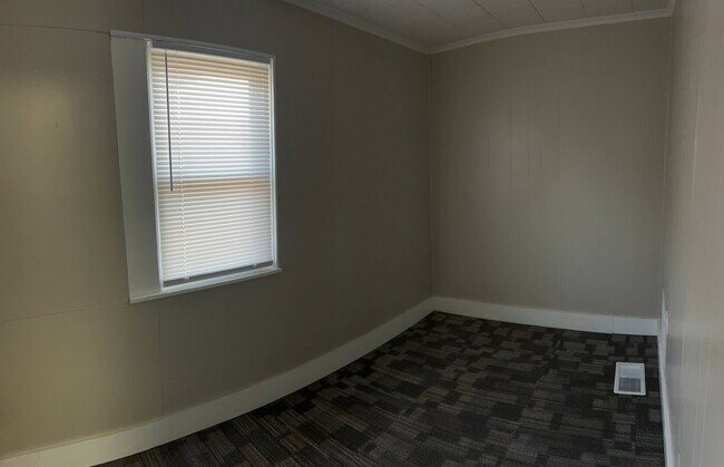 Building Photo - 62 W Market St