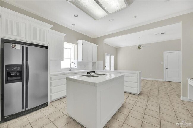 Building Photo - 321 Condor Ave