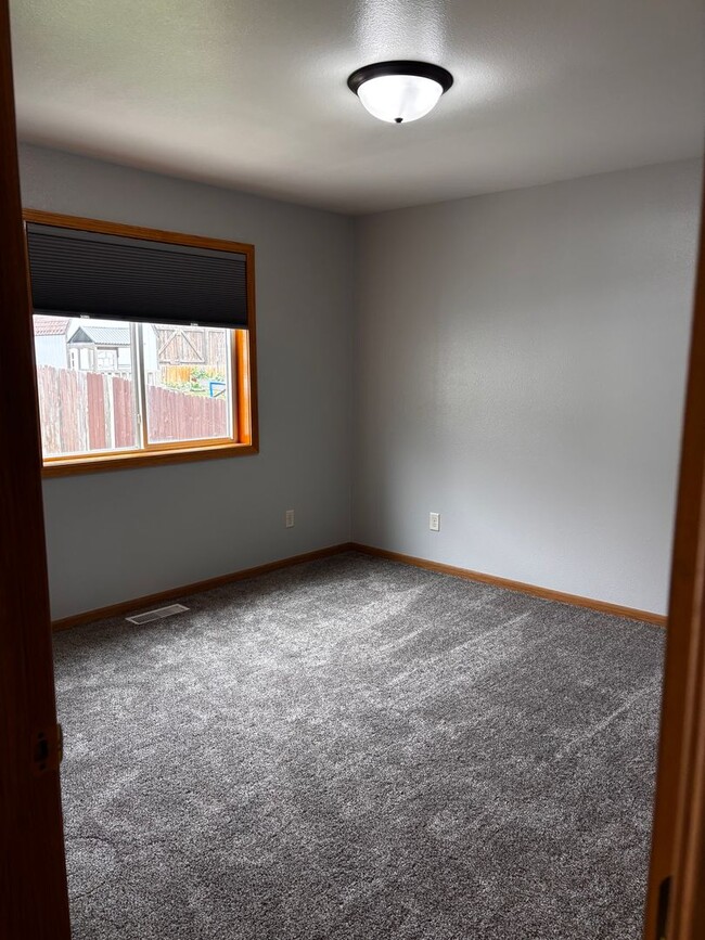 Building Photo - 1008