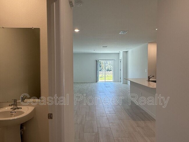 Building Photo - 17614 Pleasantview Blvd