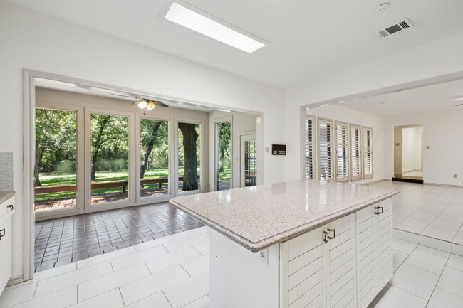 Building Photo - 2200 Shadow Creek Ct