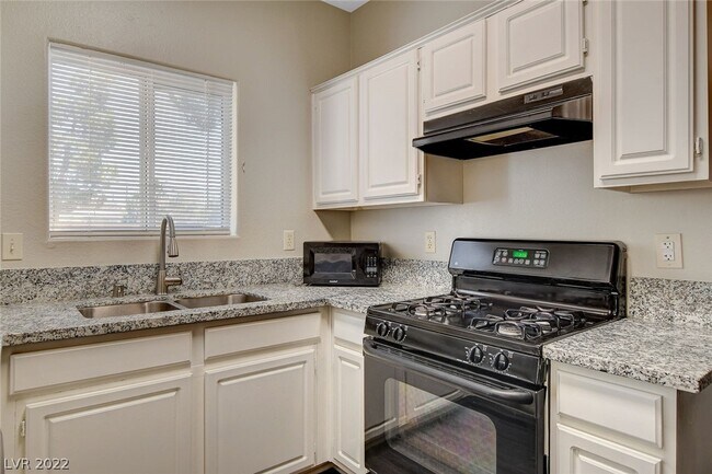 Building Photo - 5650 E Sahara Ave