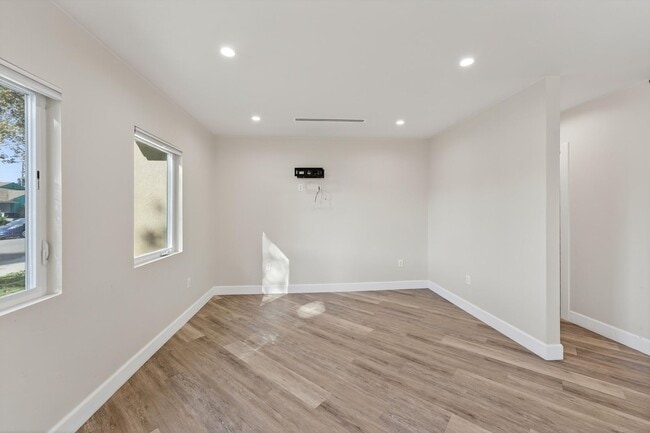 Building Photo - Beautifully Remodeled 3-Bedroom Home in Pr...