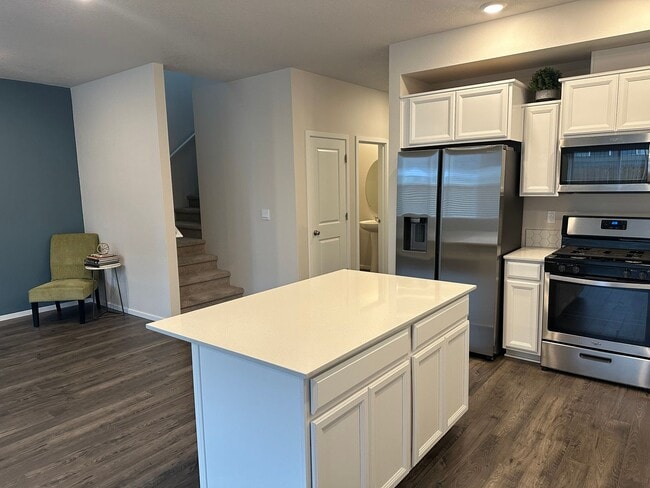 Building Photo - Newer 4 bedroom 2.5 bathroom house! AVAILA...