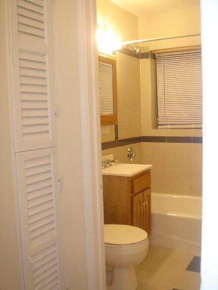 Building Photo - 2 President Terrace