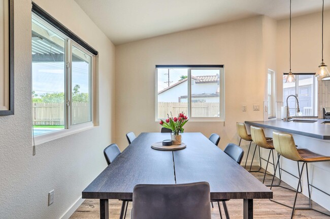 Building Photo - 44065 Dalea Ct