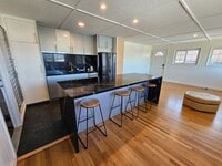 Building Photo - 3-Beds, 1.5-Bath Apartment with One tandem...