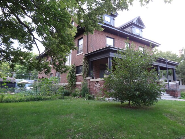 Building Photo - 1900 Colfax Ave S