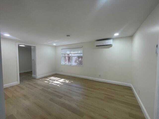 Building Photo - 302 N Tamarind Ave
