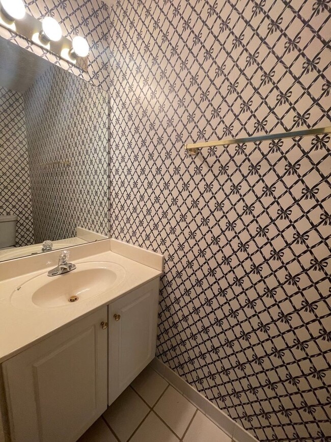 Building Photo - Single Family - Auburn