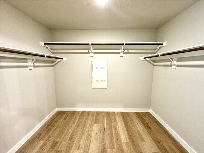 Building Photo - 8615 Jetty Glen Dr