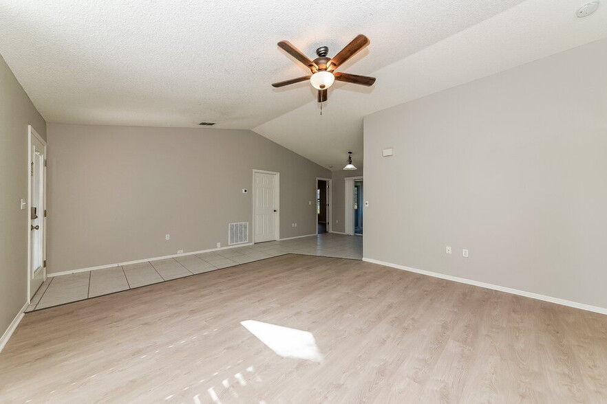 Building Photo - 6202 65th Ct E