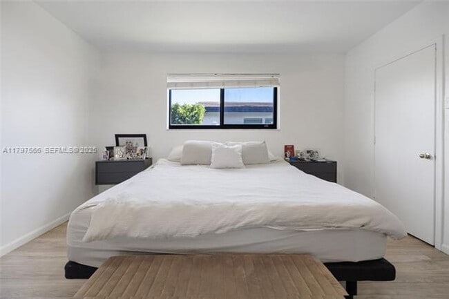 Building Photo - 20375 NE 22nd Pl