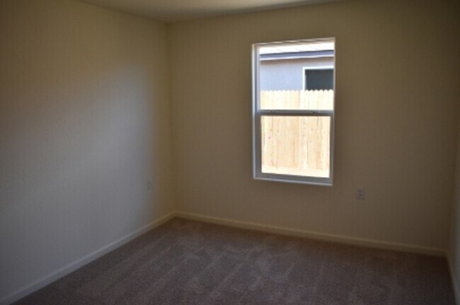 Building Photo - 641 Marshall Ln