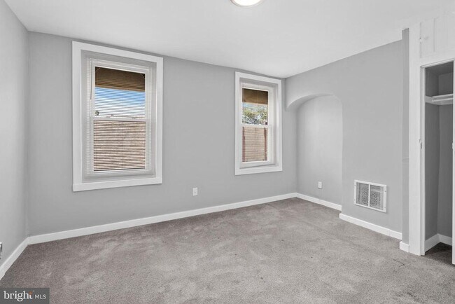 Building Photo - 510 E Willard St
