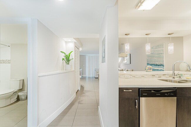 Building Photo - 601 N Ocean Blvd