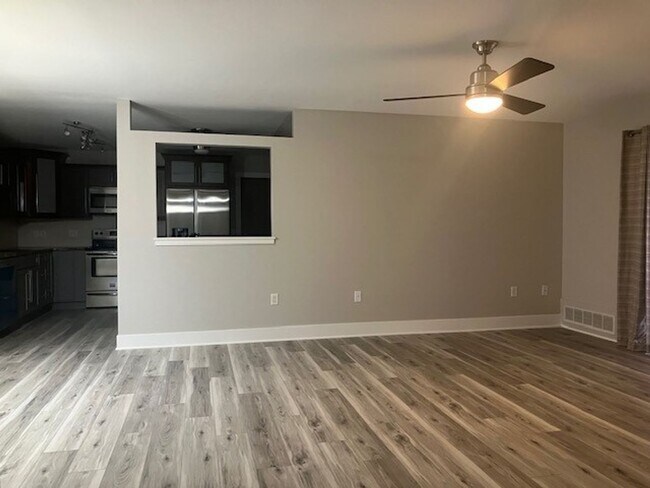 Building Photo - Behrell Condo