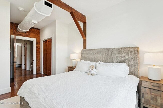 Building Photo - 301 S Toulme St