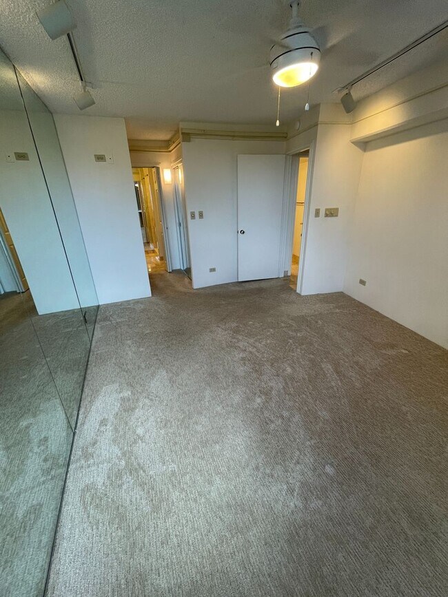 Building Photo - 2 bed, 2 bath at the Marco Polo. Dont miss...